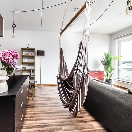 Floor Near Ferry Terminal - Free Parking Apartment *