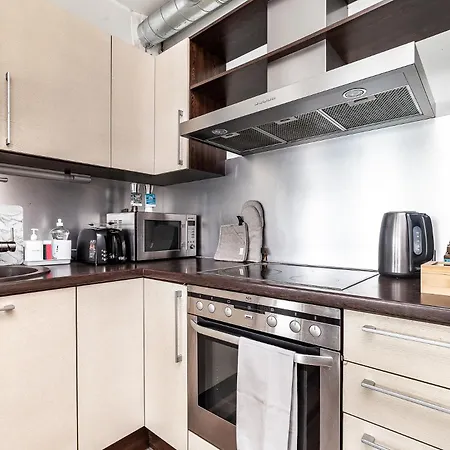 Floor Near Ferry Terminal - Free Parking Appartement