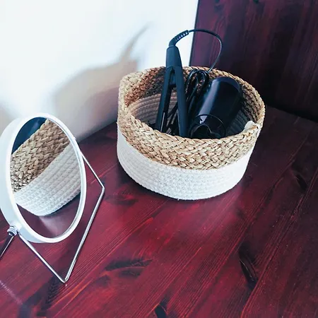 Floor Near Ferry Terminal - Free Parking Lägenhet *