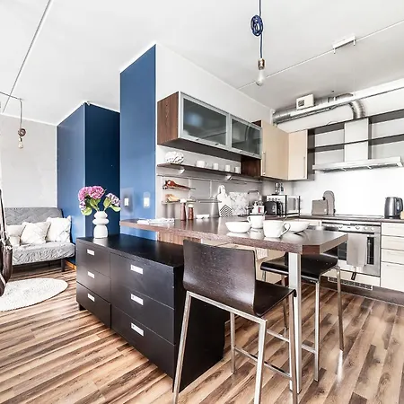 Floor Near Ferry Terminal - Free Parking Appartement