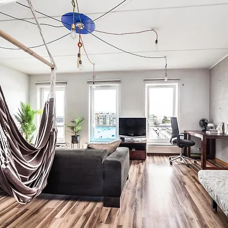 Floor Near Ferry Terminal - Free Parking Apartment *