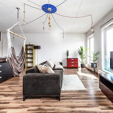 Apartment Floor Near Ferry Terminal - Free Parking