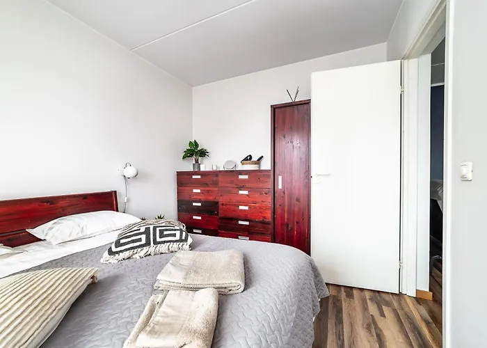 Floor Near Ferry Terminal - Free Parking Appartement *