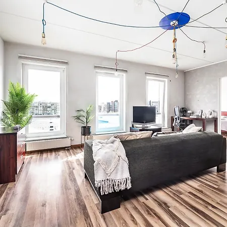 Floor Near Ferry Terminal - Free Parking * Reval