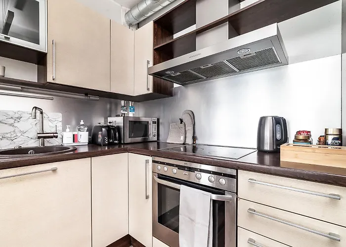 Floor Near Ferry Terminal - Free Parking Appartement